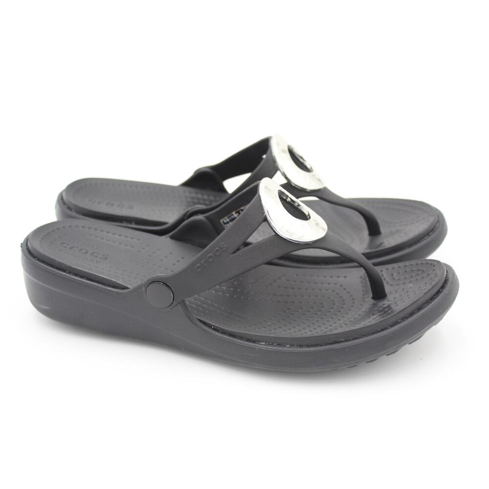Crocs Sanrah Sandals Womens 8 Black Metallic Hammered Circle Wedge Thong Comfort